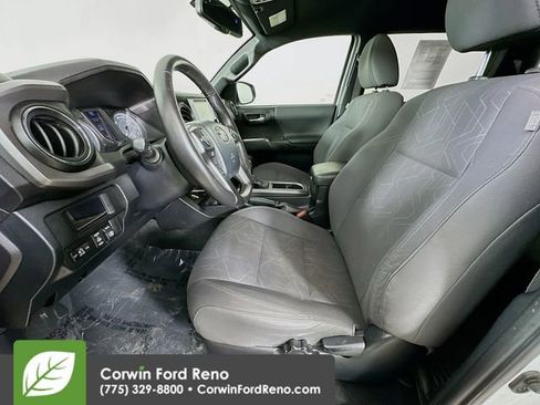 Used 2017 Toyota Tacoma TRD Off-Road AWD/4WD image 21