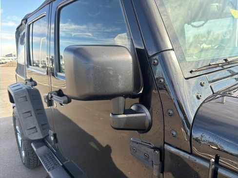 Used 2017 Jeep Wrangler Unlimited Sahara w/ Connectivity Group image 4