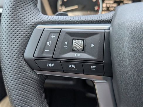 New 2025 Mitsubishi Outlander SE image 15