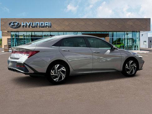 New 2025 Hyundai Elantra SEL image 8