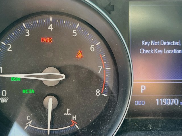 Used 2019 Toyota C-HR XLE FWD image 8