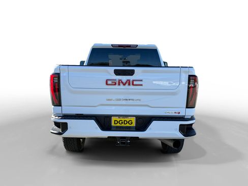 Used 2025 GMC Sierra 2500 AT4 image 4