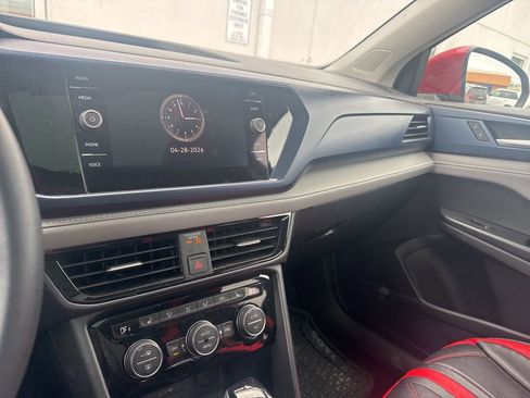 Used 2024 Volkswagen Taos SE AWD/4WD image 10