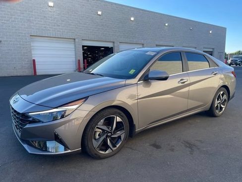 Used 2023 Hyundai Elantra Limited FWD image 4