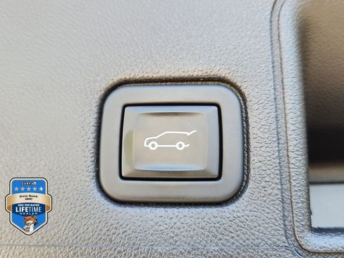 Certified 2023 GMC Terrain SLT w/ Tech Package FWD image 6