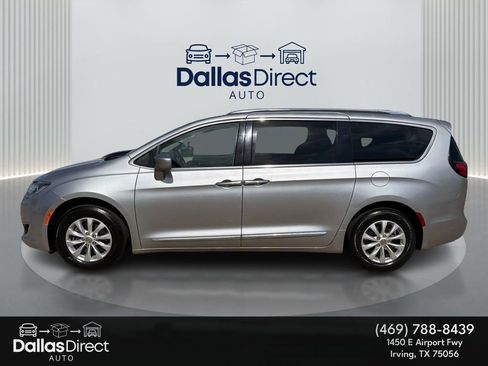 Used 2018 Chrysler Pacifica Touring-L FWD image 9
