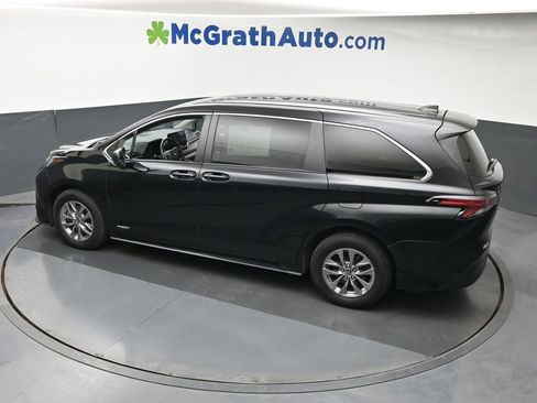 Used 2021 Toyota Sienna LE FWD image 25