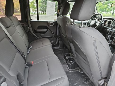 Used 2018 Jeep Wrangler Unlimited Sport AWD/4WD image 16