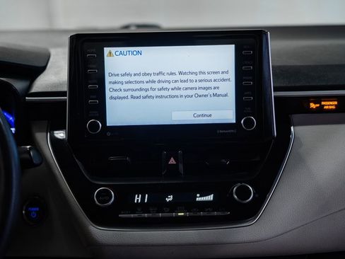 Used 2021 Toyota Corolla LE w/ Carpet Mat Package (TMS) image 18