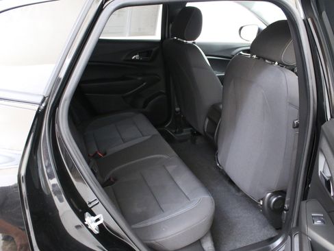 Certified 2025 Chevrolet Trax LS FWD image 28