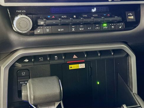 Used 2023 Toyota Tundra Platinum image 16