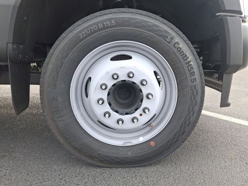 Used 2024 Ford F550 2WD Regular Cab Super Duty image 8