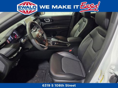 New 2026 Jeep Compass Latitude image 10