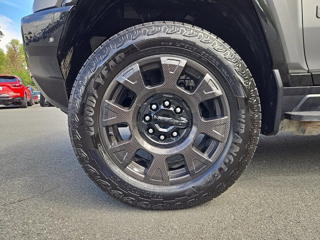 Used 2026 GMC Hummer EV 4x4 Crew Cab w/ Carbon Fiber Edition Package image 9