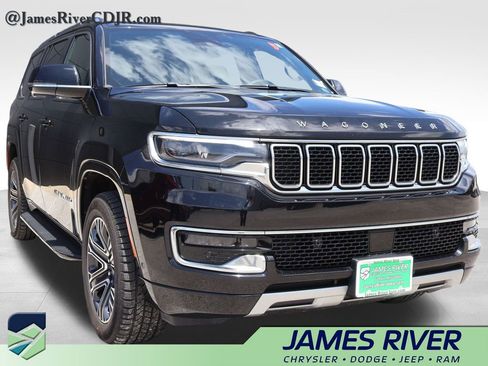 Used 2024 Jeep Wagoneer Series II w/ Flexible Seating Group RWD image 6