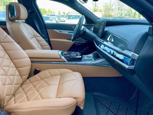 Used 2025 BMW 740i xDrive AWD/4WD image 15