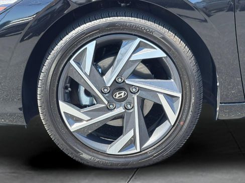 Certified 2025 Hyundai Elantra SEL FWD image 29