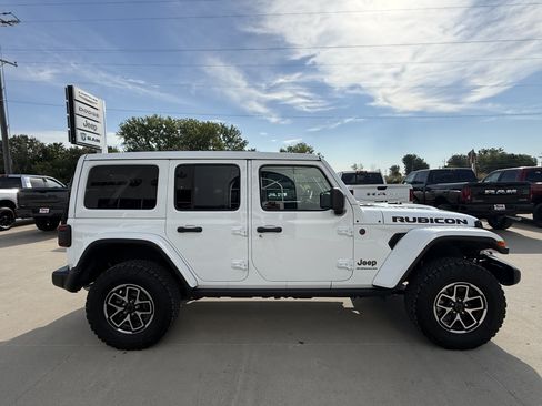 Used 2026 Jeep Wrangler Unlimited Rubicon w/ Safety Group AWD/4WD image 37