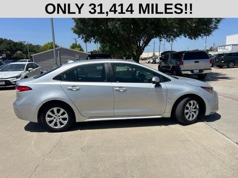 Used 2025 Toyota Corolla LE FWD image 2