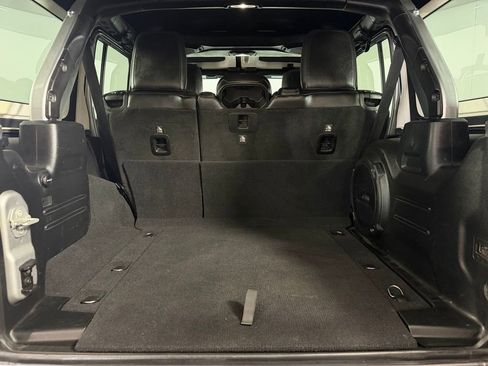 Used 2018 Jeep Wrangler Unlimited Sahara image 32