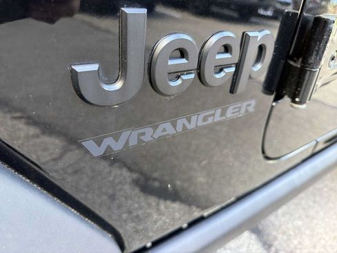 Used 2020 Jeep Wrangler Sport AWD/4WD image 29