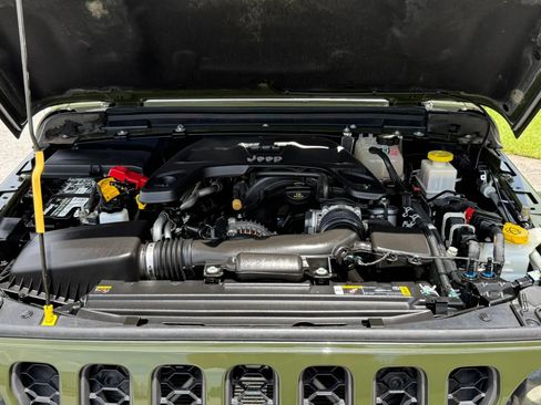 Used 2021 Jeep Gladiator Rubicon w/ Trailer Tow Package AWD/4WD image 13