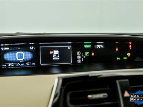 Used 2021 Toyota Prius XLE image 19