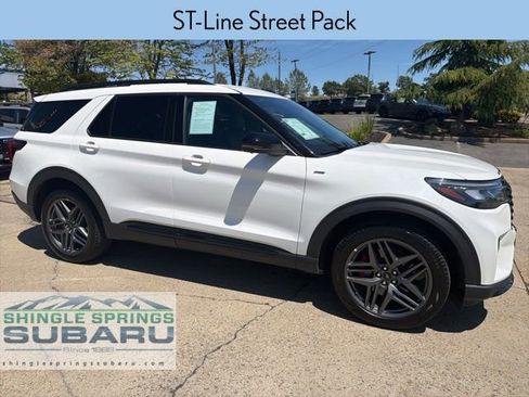 Used 2025 Ford Explorer ST-Line w/ ST-Line Street Pack AWD/4WD image 2