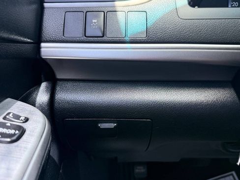 Used 2012 Toyota Camry SE FWD image 10