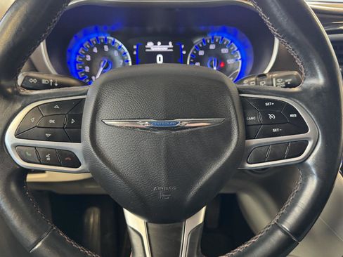 Used 2018 Chrysler Pacifica Touring-L w/ Tire & Wheel Group image 13