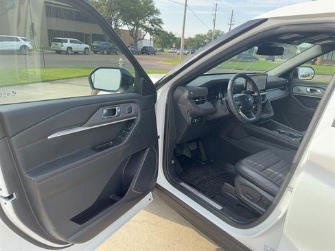 Used 2025 Ford Explorer ST-Line w/ Premium Package RWD image 7