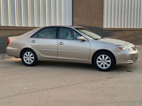 Used 2004 Toyota Camry XLE image 21