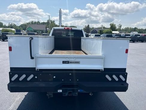 Used 2024 RAM 3500 Tradesman w/ Chrome Appearance Group AWD/4WD image 4