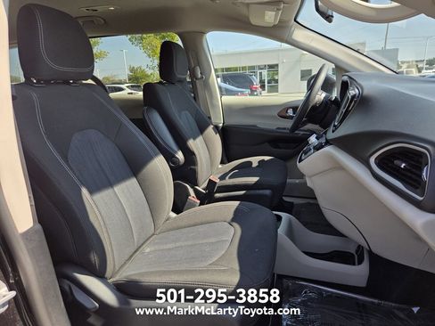 Used 2022 Chrysler Voyager LX FWD image 22