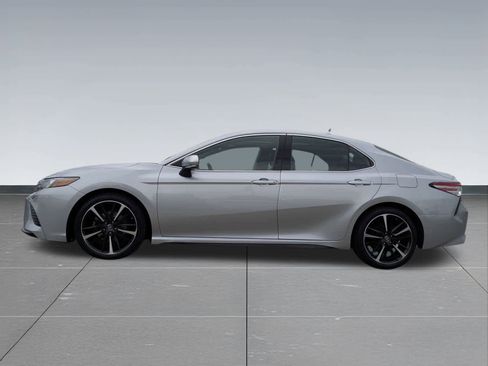Used 2019 Toyota Camry XSE image 3