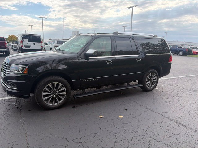 Used 2017 Lincoln Navigator L Select AWD/4WD image 2