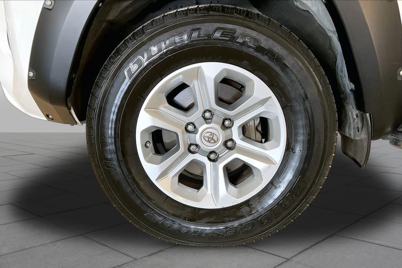 Used 2020 Toyota 4Runner SR5 Premium RWD image 10