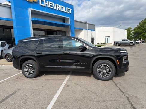 New 2026 Chevrolet Traverse LT FWD image 2