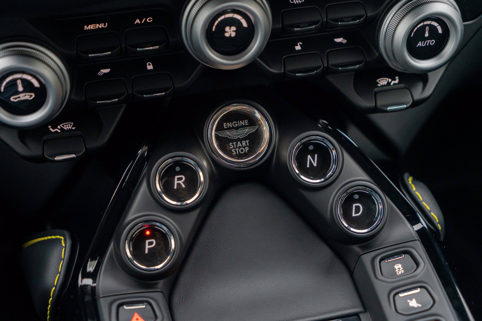 Used 2023 Aston Martin V8 Vantage Coupe RWD image 17