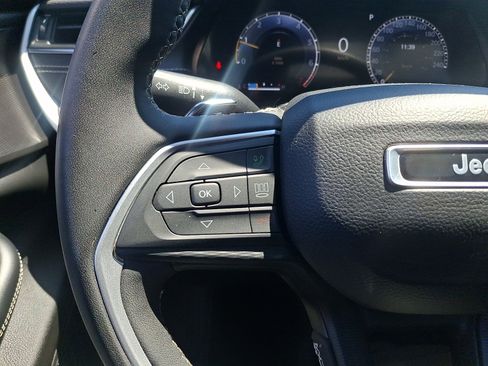 Used 2023 Jeep Grand Cherokee L Laredo AWD/4WD image 22