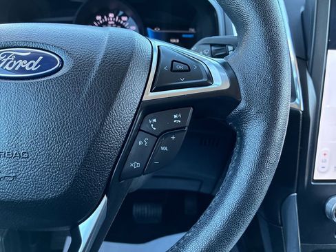 Used 2022 Ford Edge Titanium AWD/4WD image 25