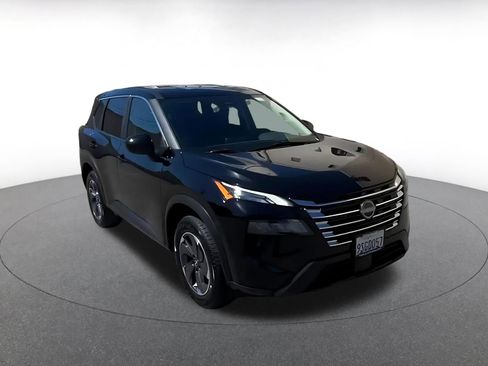 Used 2025 Nissan Rogue SV FWD image 3