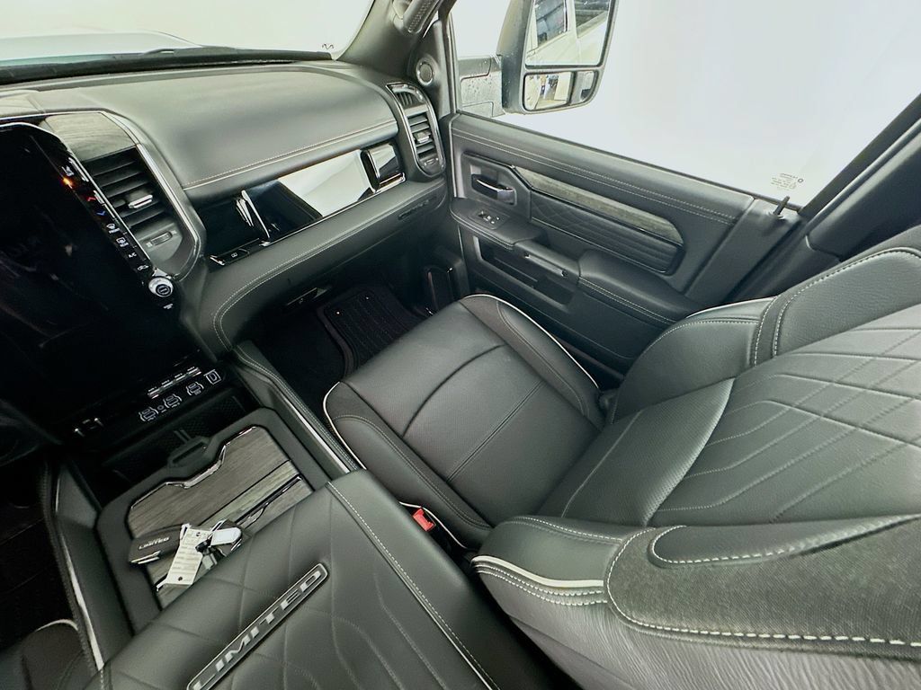 Used 2025 RAM 2500 Limited AWD/4WD image 11