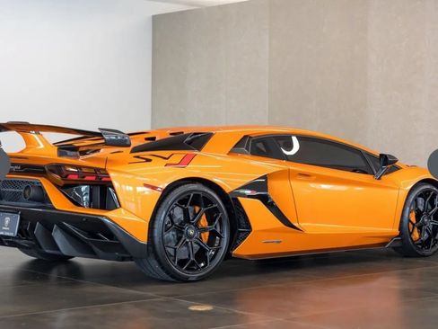 Used 2020 Lamborghini Aventador SVJ AWD/4WD image 4