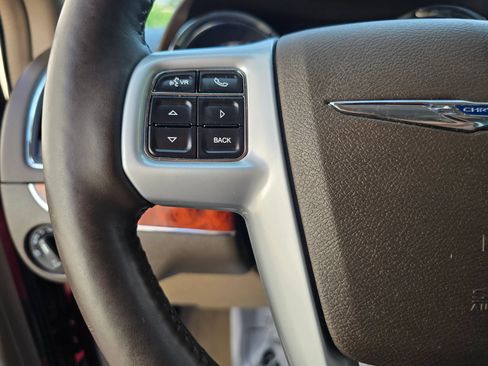 Used 2014 Chrysler Town & Country Touring-L w/ Driver Convenience Group FWD image 29