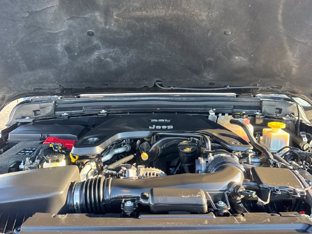 Used 2020 Jeep Gladiator Overland w/ Uconnect 4C Nav & Sound Group AWD/4WD image 28