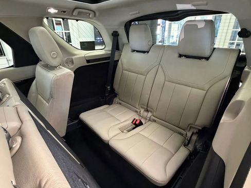 Used 2020 Land Rover Discovery SE AWD/4WD image 29