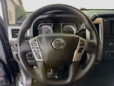 Used 2017 Nissan Titan SV image 14