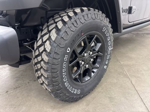 Used 2025 Jeep Gladiator Willys image 4
