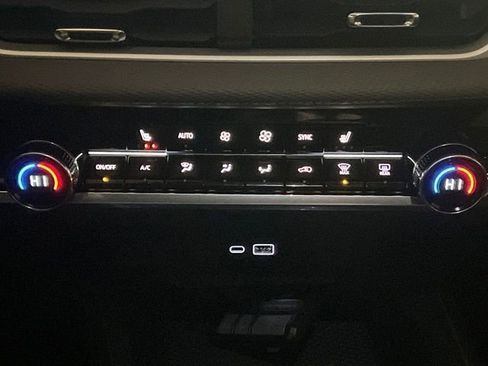 Used 2025 Chevrolet Equinox LT w/ Convenience Package II image 26